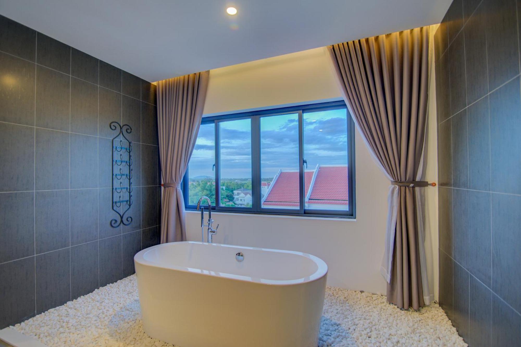 Khách sạn Golden Pearl 4*