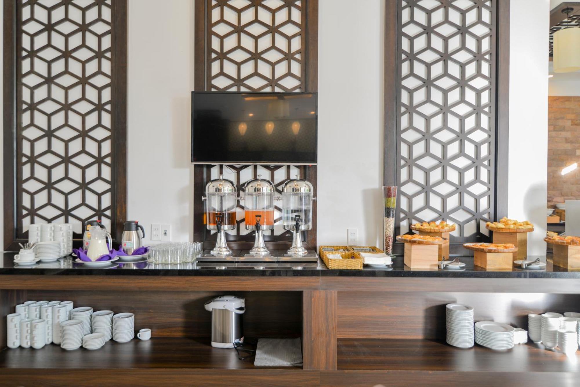 Golden Pearl Khách sạn 4*