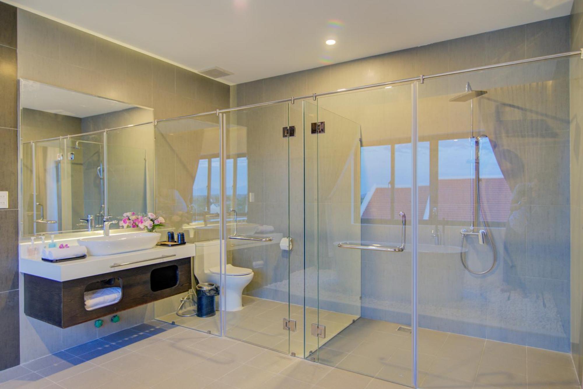 Khách sạn Golden Pearl 4*