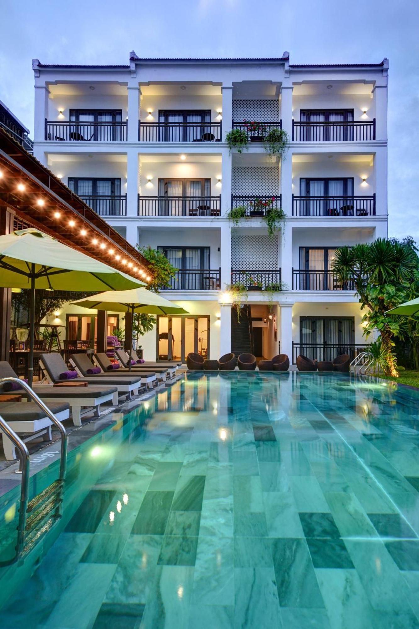 Golden Pearl Khách sạn 4*