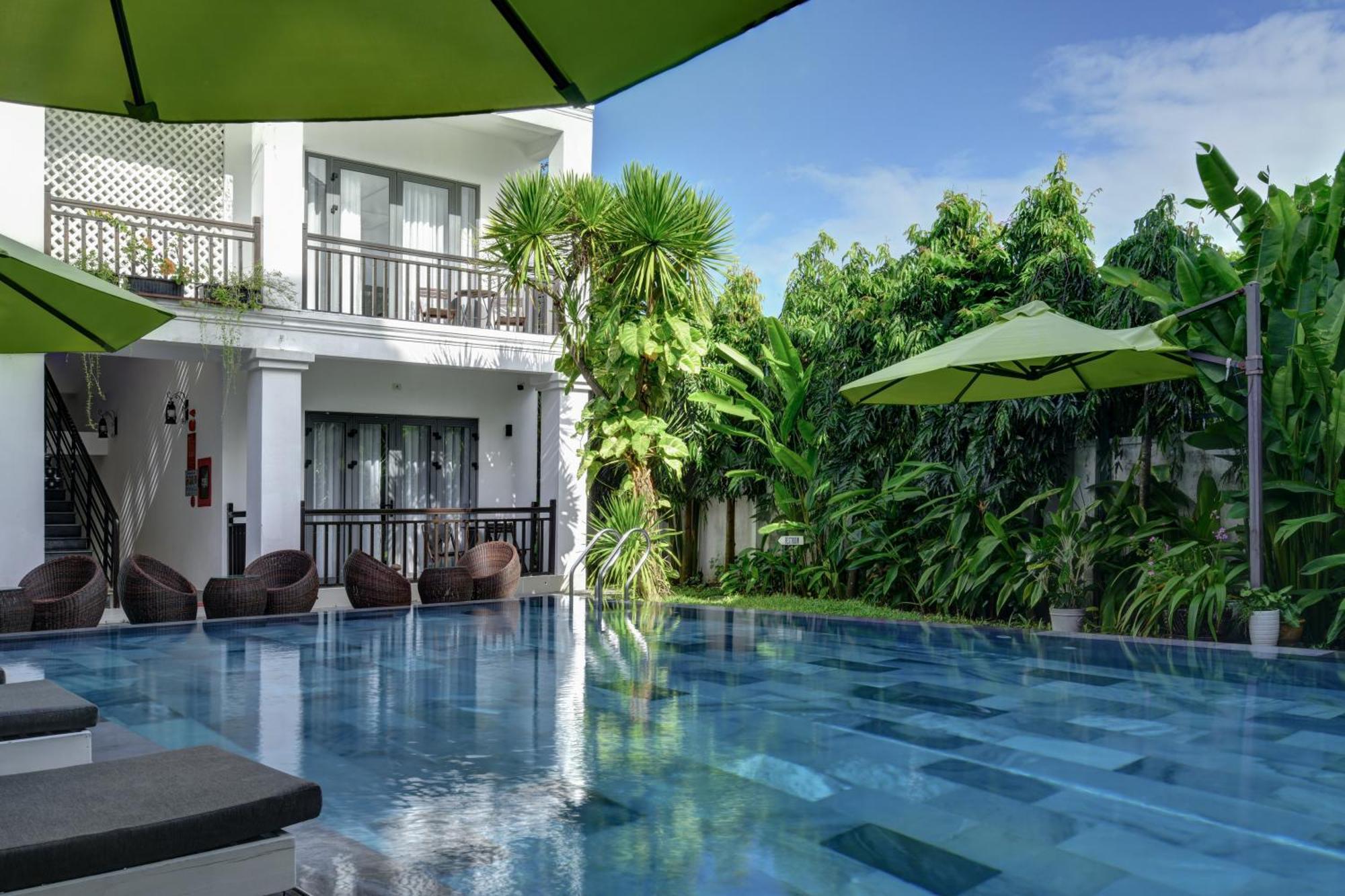 Khách sạn Golden Pearl 4*